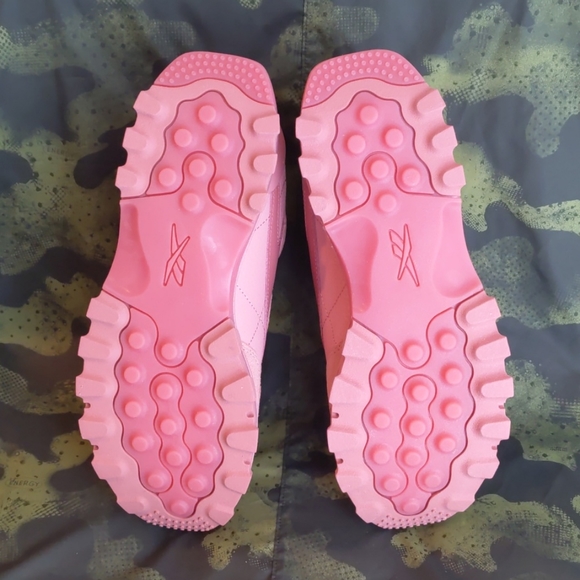 NWT Edgy Reebok Classic Leather Cardi B Shoes - Picture 8 of 8